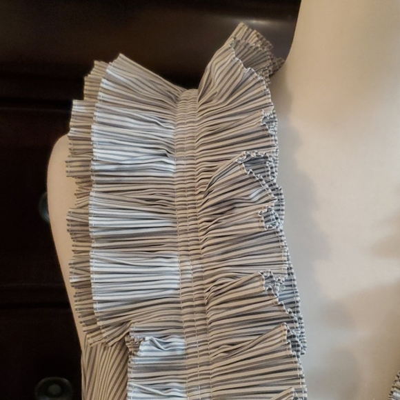 Bcbg max Azria top - Picture 3 of 13